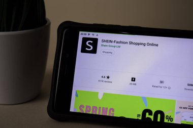 Bekasi, Batı Java, Endonezya. 5 Nisan 2019: Smartphone ekranında Shein dev uygulaması. Moda alışveriş online Shein Group Ltd tarafından geliştirilen bir Freeware Web tarayıcısı