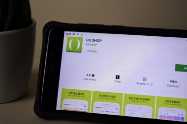 Bekasi, Batı Java, Endonezya. 5 Nisan 2019: akıllı telefon ekranında GS Shop dev uygulaması. GS Shop GS Dükkanı tarafından geliştirilen bir Freeware Web tarayıcısı