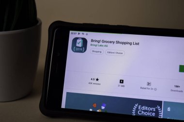 Bekasi, Batı Java, Endonezya. 5 Nisan 2019: getir! Akıllı telefon ekranında bakkal alışveriş listesi geliştirme uygulaması. Getirmek! Bring tarafından geliştirilen bir Freeware Web tarayıcısı! Labs AG