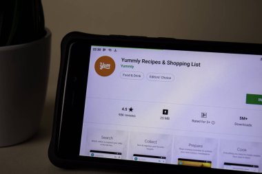 Bekasi, Batı Java, Endonezya. 5 Nisan 2019: akıllı telefon ekranında Yummly Tarifler dev uygulama. Alışveriş listesi Yummly tarafından geliştirilen bir Freeware Web tarayıcısı