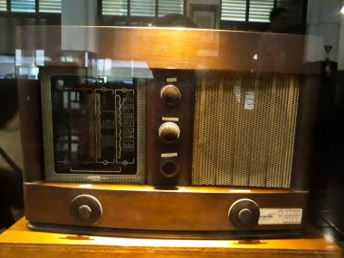 eski Vintage Radyo çekim düğmesi. Mandiri Müzesi 'nde hala hayat. Jakarta, Endonezya, 8 Nisan 2019