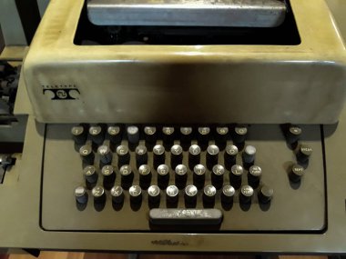 Antika Vintage 19 ve 20. yüzyıl-mekanik daktilo eski daktilo. Jakarta, Endonezya, 8 Nisan 2019