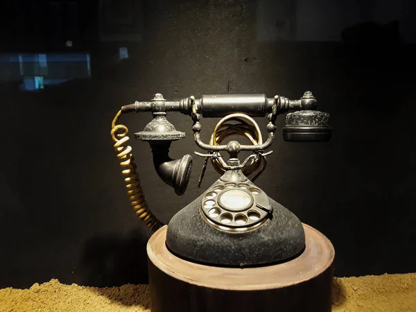 Vintage régi telefon antik a fogalmi csendélet Múzeum Mandiri. Jakarta, Indonézia, április 8, 2019 — Stock Fotó