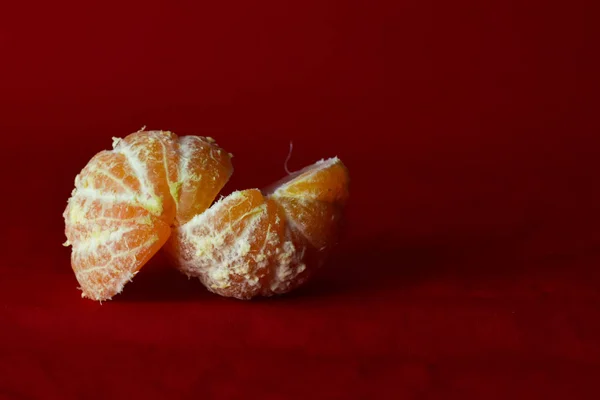 Świeże Owoce Pomarańczowe Czerwonym Tle — Zdjęcie stockowe