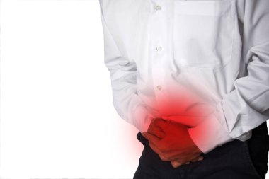 Adam hasta mide ve beyaz arka planda izole mutsuz muzdarip