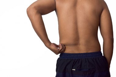 Adam mide kolesterol nedeniyle bel tutar