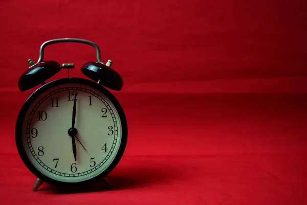 Clock ticking to 6 o\'clock on the red background