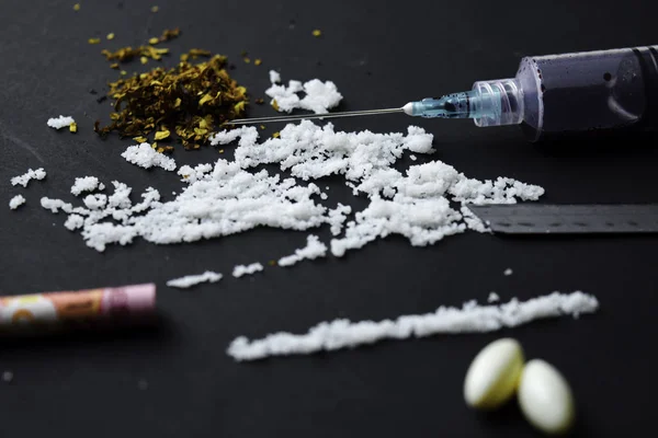 Kokain Und Indonesien Rupiah Bereit Für Den Einsatz Auf Dunklen — Stockfoto