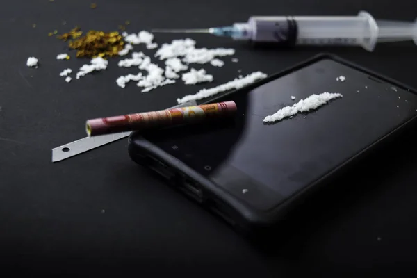 Kokain Indonesien Rupiah Und Smartphone Bereit Für Den Einsatz Auf — Stockfoto