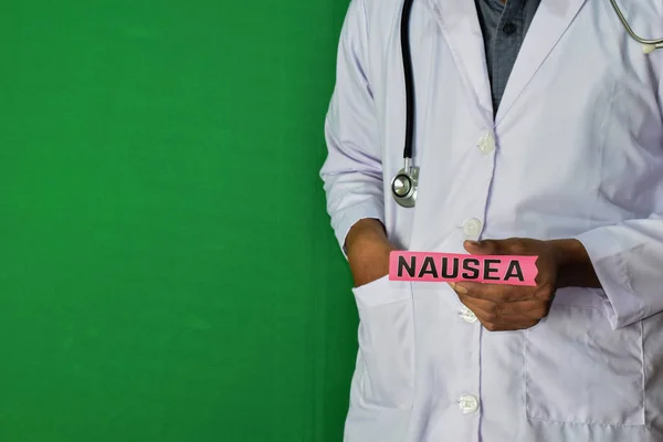 Doktor Stojící Podržte Text Zeleném Pozadí Koncepce Medicíny Zdravotnictví — Stock fotografie