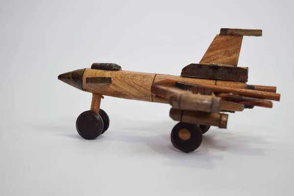 Bliska Vintage Drewniany Samolot Zabawka Wykonana Bambusa Izolowane Białym Tle — Zdjęcie stockowe