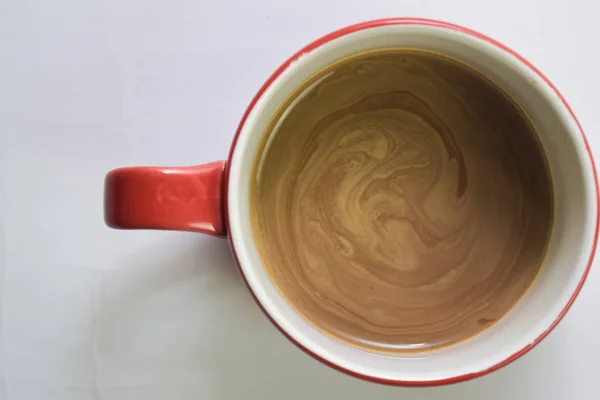 Horkou Kávu Cappuccino Uzavřete Červeného Šálku Izolovaného Bílém Podkladu Selektivní — Stock fotografie
