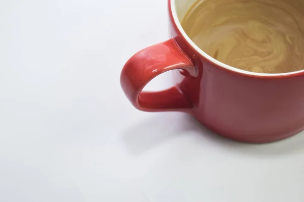Nahaufnahme Heißen Cappuccino Kaffee Einer Roten Tasse Isoliert Auf Weißem — Stockfoto