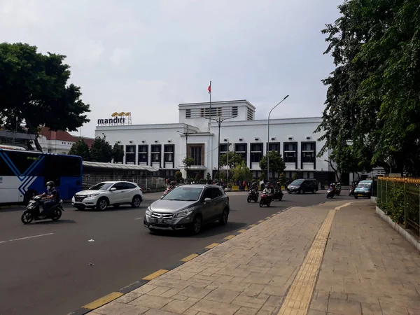 Výstavba moderního památníku vně stanice Jakartě. Jakarta, Indonésie (05/2019) — Stock fotografie