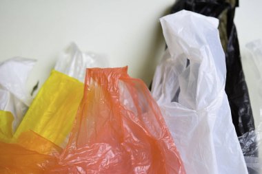 Plastik Torbalar Için Hayır Say - No More Plastik Kavramı izole beyaz arka plan