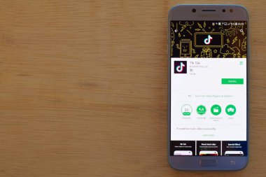 Bekasi, Batı Java, Endonezya. 3 Haziran 2019 : Akıllı Telefon ekranında Tik Tok dev uygulaması. Tik Tok Bytemod Pte.Ltd tarafından geliştirilen bir freeware web tarayıcısıdır
