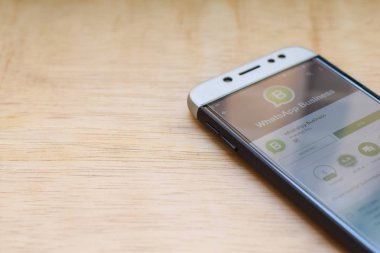 Bekasi, Batı Java, Endonezya. 3 Haziran 2019 : Whatsapp Business dev uygulaması Smartphone ekranında. Whatsapp İş Whatsapp Inc tarafından geliştirilen bir ücretsiz web tarayıcısı