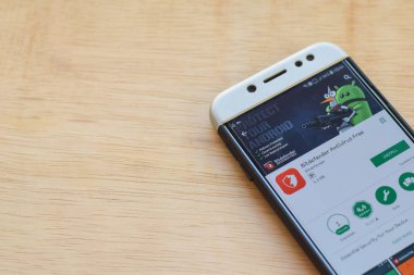 Bekasi, Batı Java, Endonezya. 3 Haziran 2019 : Smartphone ekranında Bitdefender Antivirus Free dev uygulaması. Bitdefender, Bitdefender tarafından geliştirilen ücretsiz bir web tarayıcısıdır.