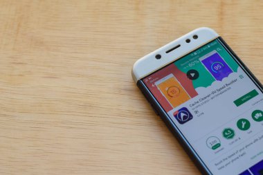 Bekasi, Batı Java, Endonezya. 3 Haziran 2019 : Akıllı Telefon ekranında Önbellek Temizleyici-Du Speed Booster dev uygulaması. Du, Du Apps Studio tarafından geliştirilen ücretsiz bir web tarayıcısıdır.