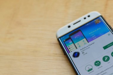 Bekasi, Batı Java, Endonezya. 3 Haziran 2019 : Smartphone ekranında Antivirus Cleaner dev uygulaması. Antivirus Cleaner Mobidev Studio tarafından geliştirilen bir freeware web tarayıcısıdır