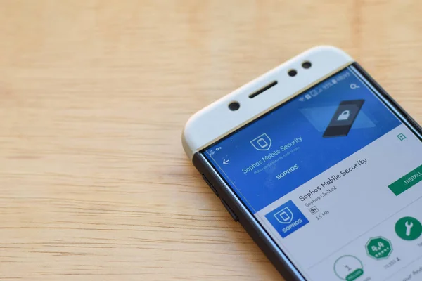 Bekasi, Batı Java, Endonezya. 3 Haziran 2019 : Akıllı Telefon ekranında Sophos Mobile Security geliştirme uygulaması. Sophos, Sophos Limited tarafından geliştirilen ücretsiz bir web tarayıcısıdır. — Stok fotoğraf