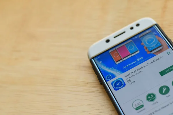 Bekasi, Batı Java, Endonezya. 3 Haziran 2019 : Antivirus 2018 & Virus Cleaner geliştirme uygulaması Smartphone ekranında. Antivirus Np Mobile Security tarafından geliştirilen bir freeware web tarayıcısıdır — Stok fotoğraf