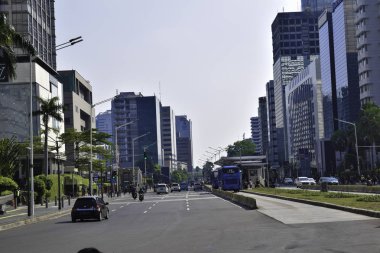 Jakarta, Endonezya, 8 Haziran 2019: modern cam ve çelik ofis binaları Jakarta, Endonezya düşük açılı gökdelen görünümü