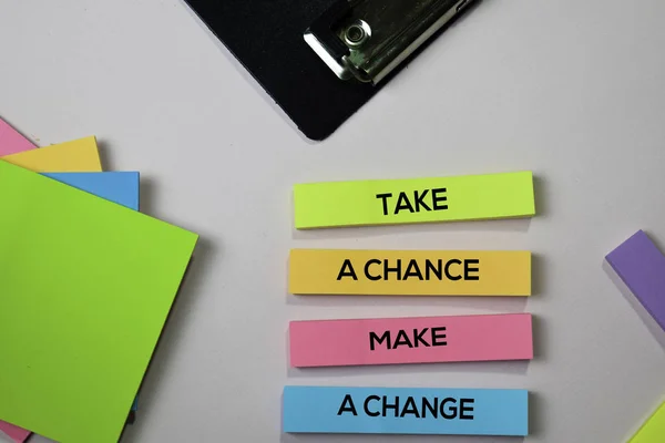 Vegyünk egy esélyt, hogy a Change szöveget cetlik az irodai íróasztal koncepció — Stock Fotó