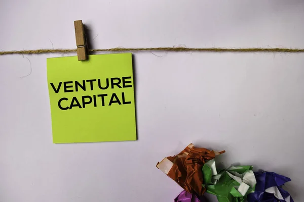 Venture Capital na przyklejone notatki na białym tle. — Zdjęcie stockowe