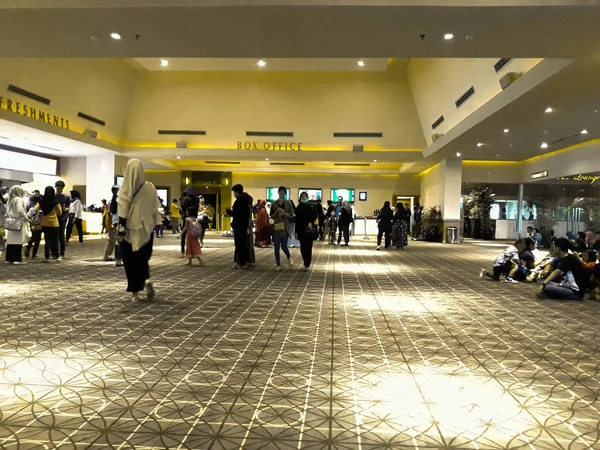 BEKASI, WEST JAVA, INDONESIA. July 5, 2019: Unrecognized people in XXI cinema inside a shopping mall. XXI Cinemas is the largest cinema chain in Indonesia. — Stock Photo, Image