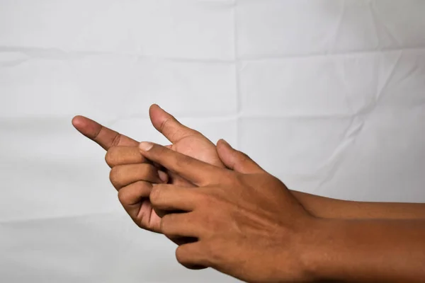 Nahaufnahme asiatischer Mann sehen Zählen etwas isoliert auf weißem Hintergrund — Stockfoto