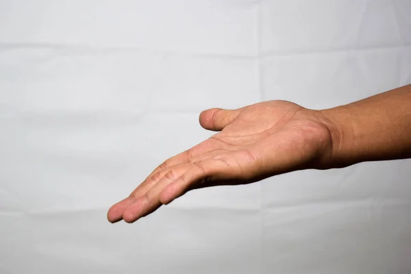 Nahaufnahme asiatischer Mann zeigt Handgesten, es bedeutet, sich das anzusehen! isoliert auf weißem Hintergrund — Stockfoto