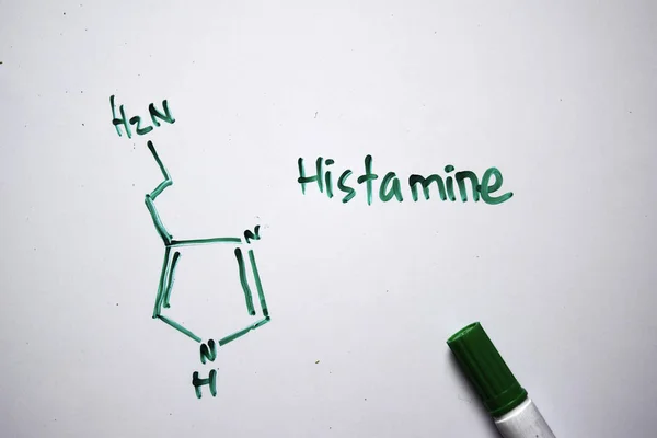 Molécule d'histamine écrite sur le tableau blanc. Formule chimique structurelle. Concept d'éducation — Photo