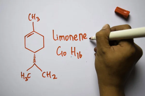 Molécule de limonène (C10, H16) inscrite sur le tableau blanc. Formule chimique structurelle. Concept d'éducation — Photo