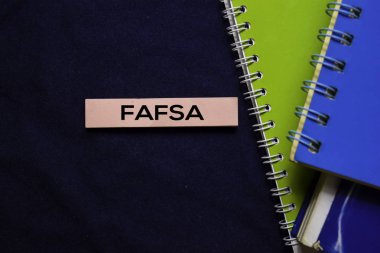 Free Application For Federal Student Aid (FAFSA) on sticky Notes isolated on office desk clipart