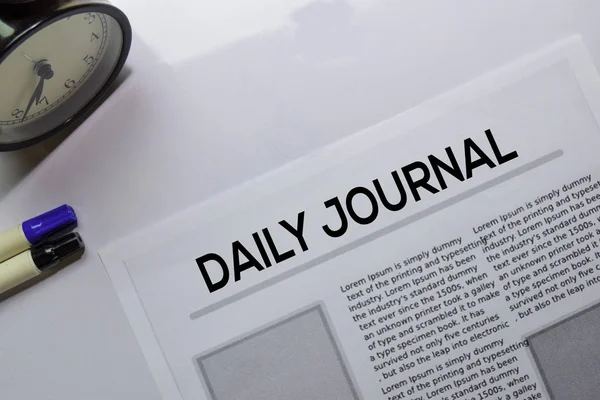 Tagblatt-Text in Überschrift isoliert auf weißem Hintergrund. Zeitungskonzept — Stockfoto