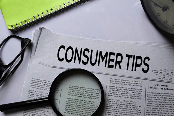 Συμβουλές για τους καταναλωτές κείμενο στην επικεφαλίδα απομονώνονται σε λευκό φόντο. Έννοια εφημερίδας — Φωτογραφία Αρχείου