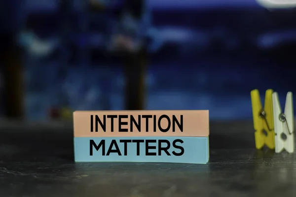Intention Matters on the sticky notes with bokeh background — Stock Photo, Image