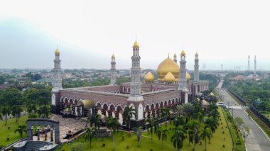 Depok 'taki En Büyük Cami Mescid Kubah Emas, Ramazan Bayramı Resepsiyonu, Seyahat ve Turizm. Depok, Endonezya 15 Haziran 2020