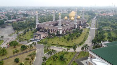 Depok 'taki En Büyük Cami Mescid Kubah Emas, Ramazan Bayramı Resepsiyonu, Seyahat ve Turizm. Depok, Endonezya 15 Haziran 2020