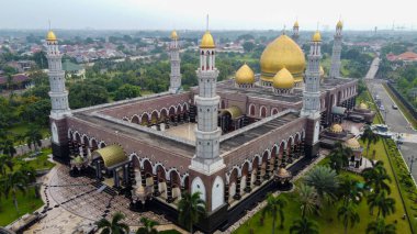 Depok 'taki En Büyük Cami Mescid Kubah Emas, Ramazan Bayramı Resepsiyonu, Seyahat ve Turizm. Depok, Endonezya 15 Haziran 2020