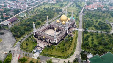Depok 'taki En Büyük Cami Mescid Kubah Emas, Ramazan Bayramı Resepsiyonu, Seyahat ve Turizm. Depok, Endonezya 15 Haziran 2020