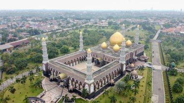 Depok 'taki En Büyük Cami Mescid Kubah Emas, Ramazan Bayramı Resepsiyonu, Seyahat ve Turizm. Depok, Endonezya 15 Haziran 2020