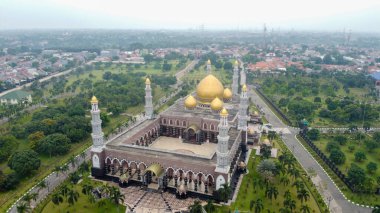 Depok 'taki En Büyük Cami Mescid Kubah Emas, Ramazan Bayramı Resepsiyonu, Seyahat ve Turizm. Depok, Endonezya 15 Haziran 2020