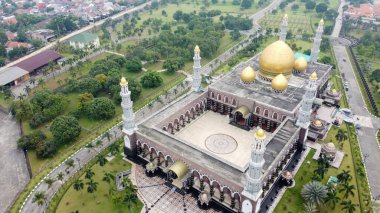 Depok 'taki En Büyük Cami Mescid Kubah Emas, Ramazan Bayramı Resepsiyonu, Seyahat ve Turizm. Depok, Endonezya 15 Haziran 2020
