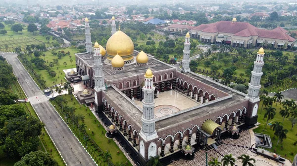 Největší Mešita Masjid Kubah Emas Depoku Ramadan Eid Concept Zázemí — Stock fotografie