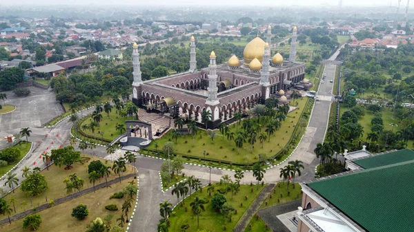 Maior Mesquita Masjid Kubah Emas Depok Ramadan Eid Concept Fundo — Fotografia de Stock