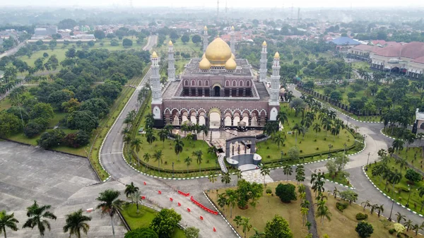 Μεγαλύτερο Τζαμί Masjid Kubah Emas Στο Depok Ramadan Eid Concept — Φωτογραφία Αρχείου