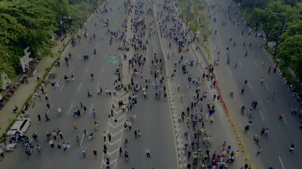 Letecký Pohled Dav Navštěvuje Auto Volný Den Podél Ahmad Yani — Stock video