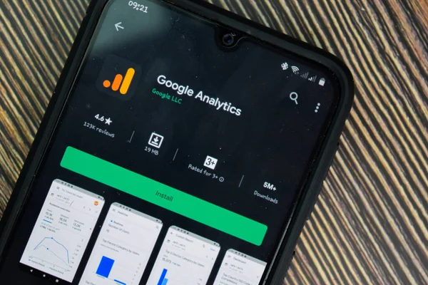 Google Analitik Dev uygulaması Smartphone ekranında. Analitik, Google LLC tarafından geliştirilen ücretsiz bir web tarayıcısıdır. BEKASI, BATI JAVA, İNDONEZYA. 13 Aralık 2019